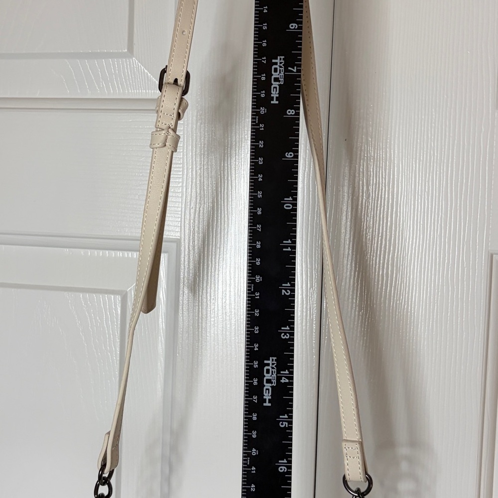 Betsy Johnson XOSybilg Gummy Bear Crossbody - Picture 9 of 13